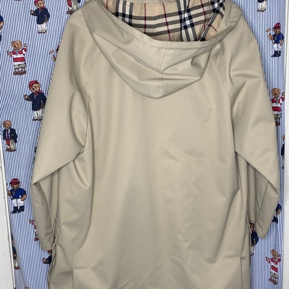 Authentic Burberry Rain Parka w/removable hood - Picture 4 of 8